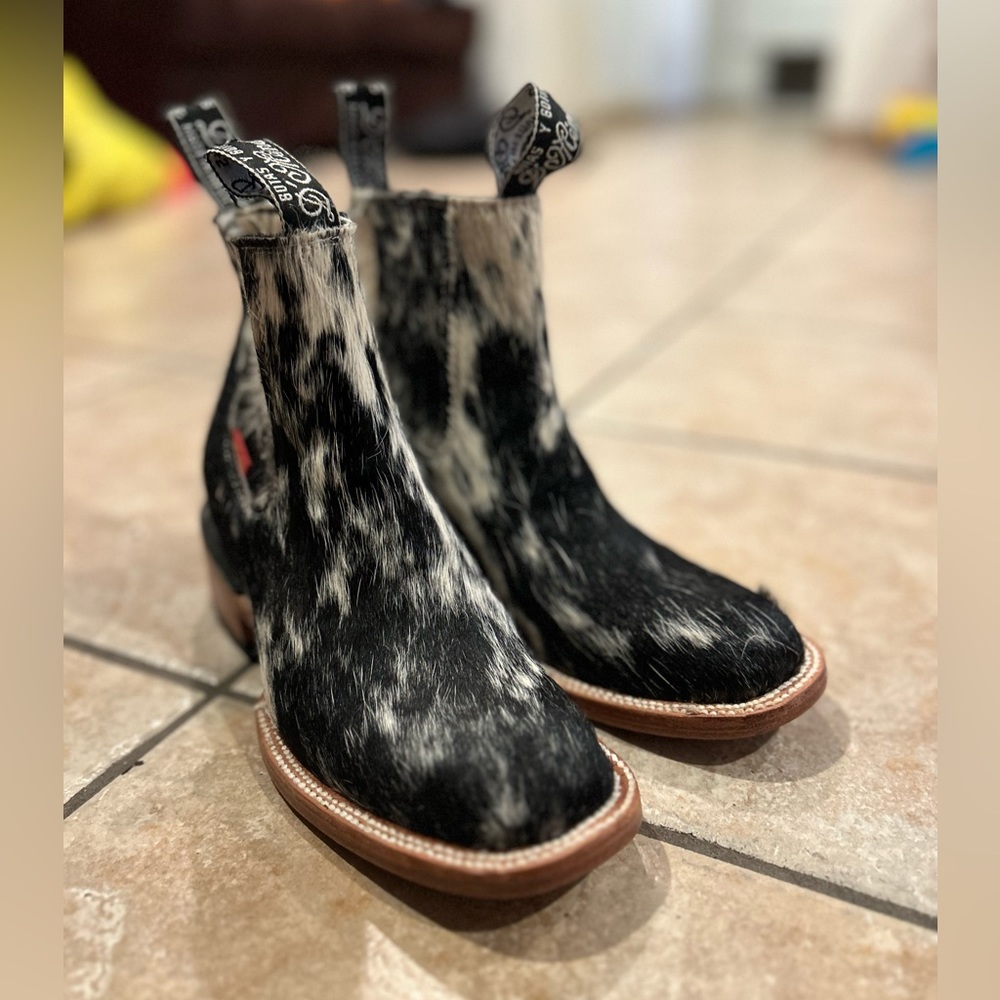 Cowhide Botines